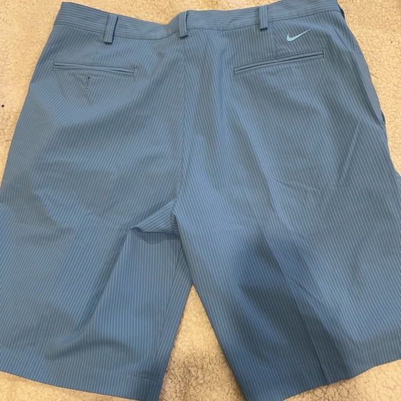 Nike golf shorts - Picture 2 of 3